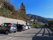 05 Sopracorna  (540 m) di Ubiale lascio qui l'auto nel comodo parcheggio.